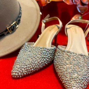 Steal the show at any fancy dinner with custom heels adorned beautiful texture.